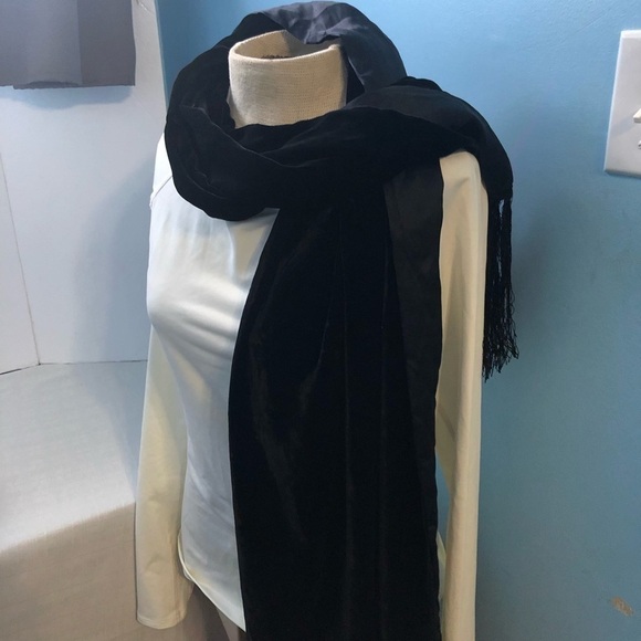 Beautiful Scarf /shoulder wrap - Picture 5 of 6